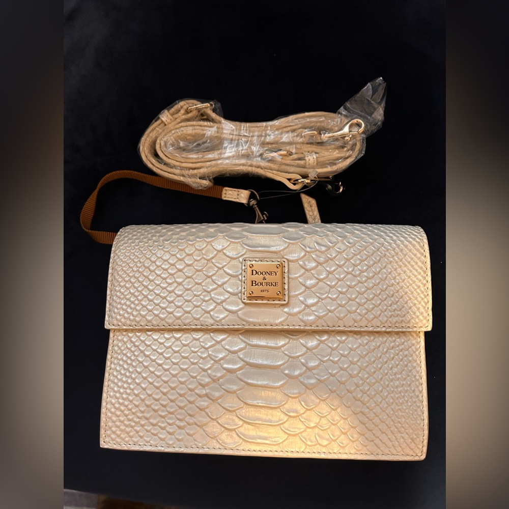 COPY - NEW Dooney&Bourke crossbody bag